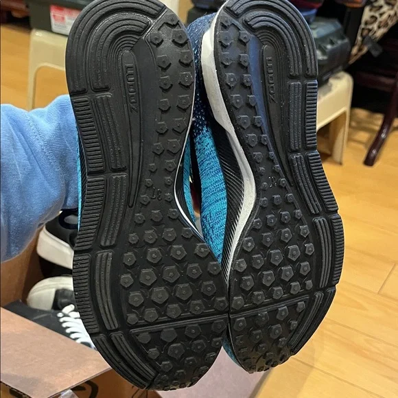 Nike Women's Teal and Black Running Shoes - Picture 6 of 7